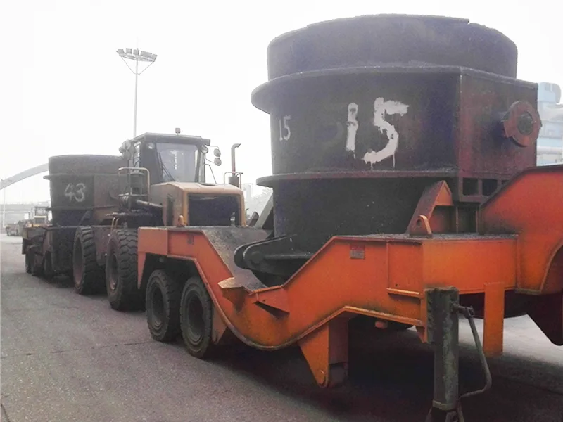 కరిగిన ఐరన్ లాడిల్ కారు